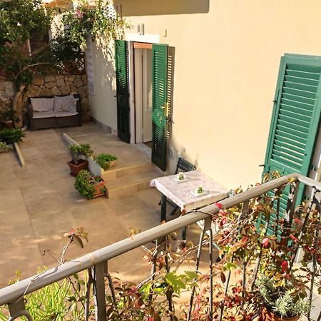 Il Giardino Di Tatiana Rooms & Breakfast 马达莱纳 外观 照片